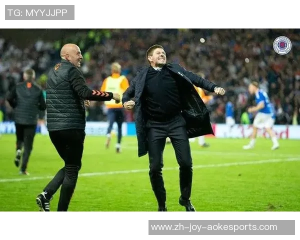 足球猪佬的奇幻旅程：从草根球迷到传奇教练的成长故事